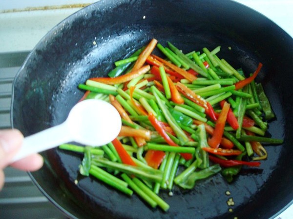 Stir-fried Tripe with Garlic Stalks recipe