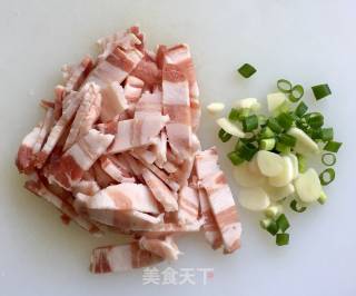 Stir-fried Pork Belly with Cowpeas recipe