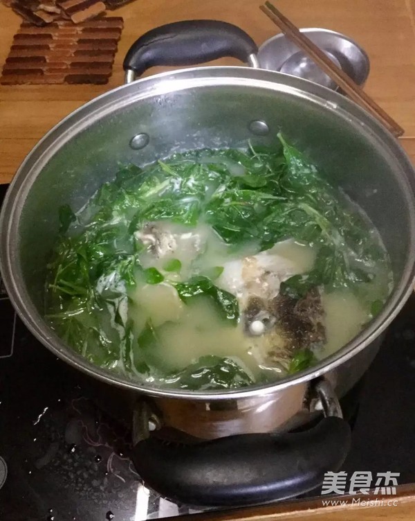 Wolfberry Leaf Fish Head Soup recipe