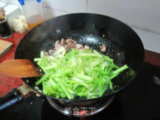 Stir-fried Cuttlefish with Parsley recipe