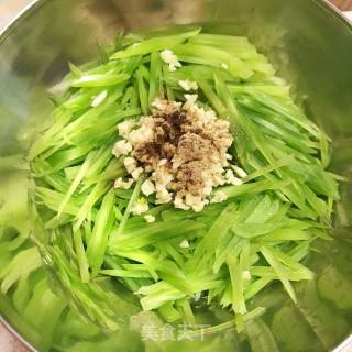 Shredded Bamboo Shoots Mixed with Garlic recipe