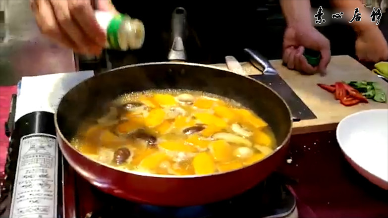 Zhuang Qingshan: Super Fast Hand-cooked Pumpkin with Two Mushrooms in Curry Sauce, Simple and Convenient recipe