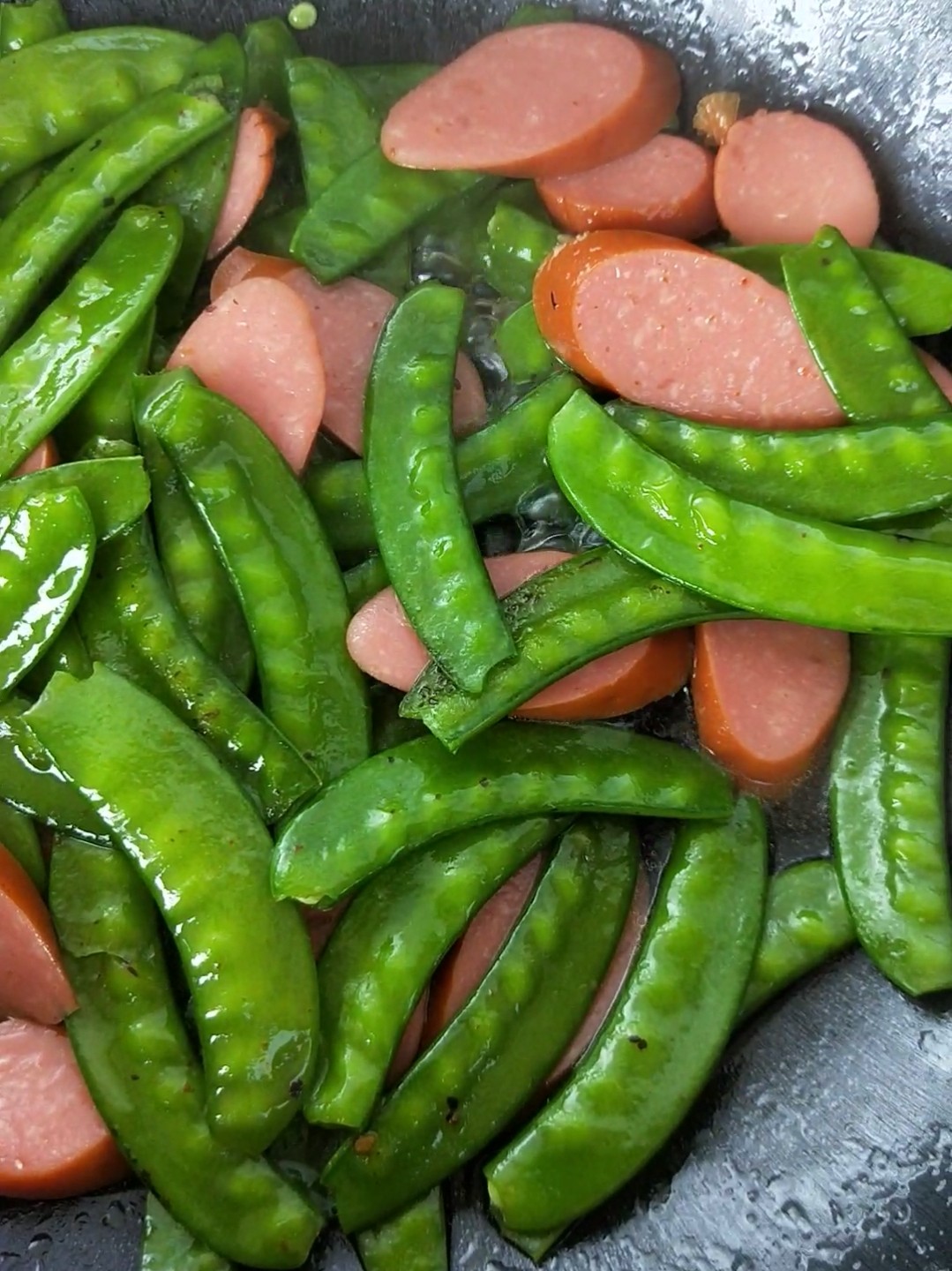 Stir-fried Snow Peas with Garlic Sausage recipe