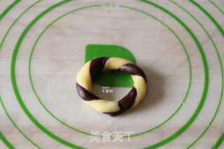 Two-color Biscuit Ring recipe