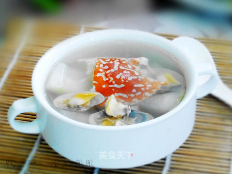 Appetizing and Relieving Heat-winter Melon Double Flower Seafood Soup recipe