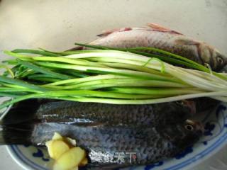 Wild Small Crucian Carp with Green Onion recipe