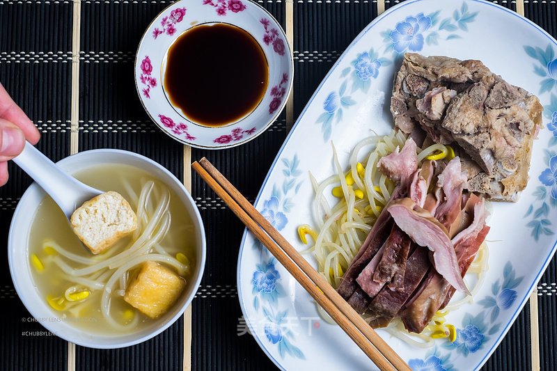 Pepper Pork Belly and Bean Sprouts Soup recipe