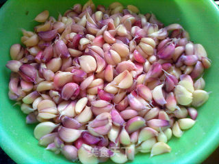 The Pickling Process of Sweet and Sour Garlic recipe