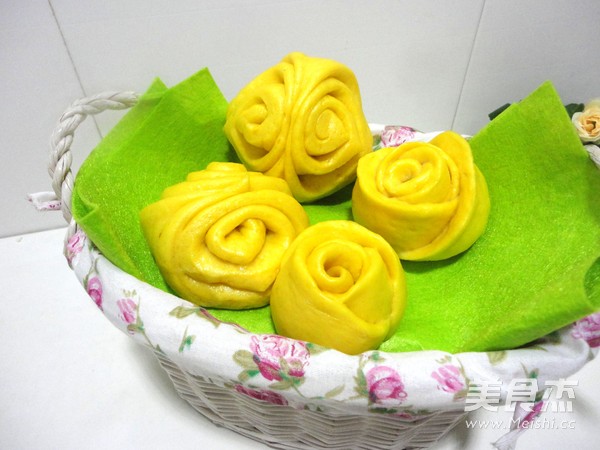 Pumpkin Flower Roll recipe