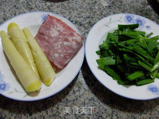 Stir-fried Bamboo Shoot Tips with Chives and Bacon recipe