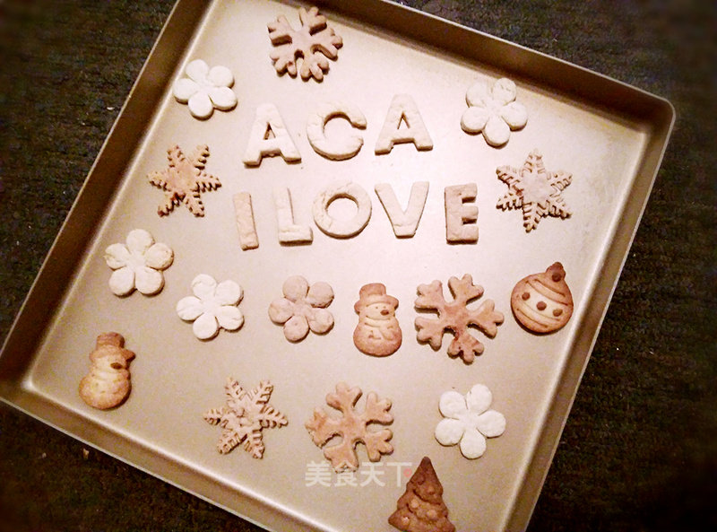 Simple and Delicious Snowflake Cookies