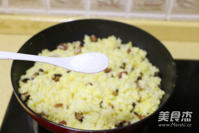 Fried Rice with Dried Mushrooms recipe