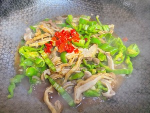 Stir-fried Pork Belly Shreds with Green Pepper recipe