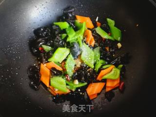 Stir Fried Fungus with Carrots recipe