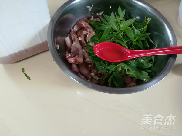 Coriander Mixed with Pork Head recipe