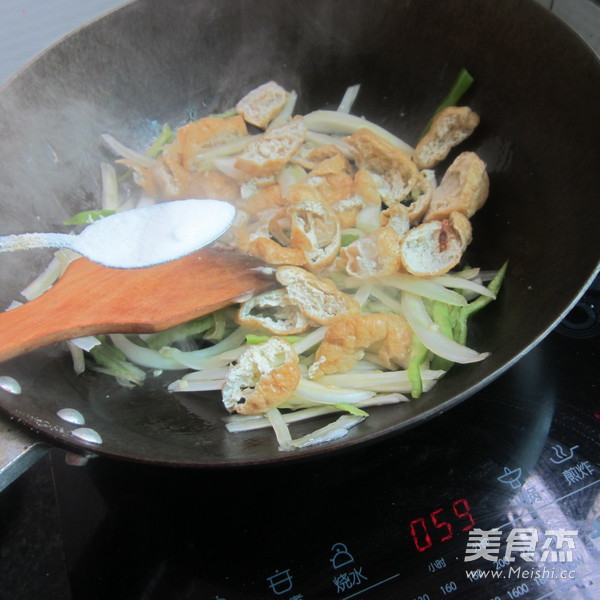 Stir-fried Tofu Shreds with Cabbage Stems recipe