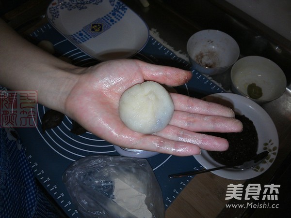 Color Matching Snowy Moon Cakes recipe