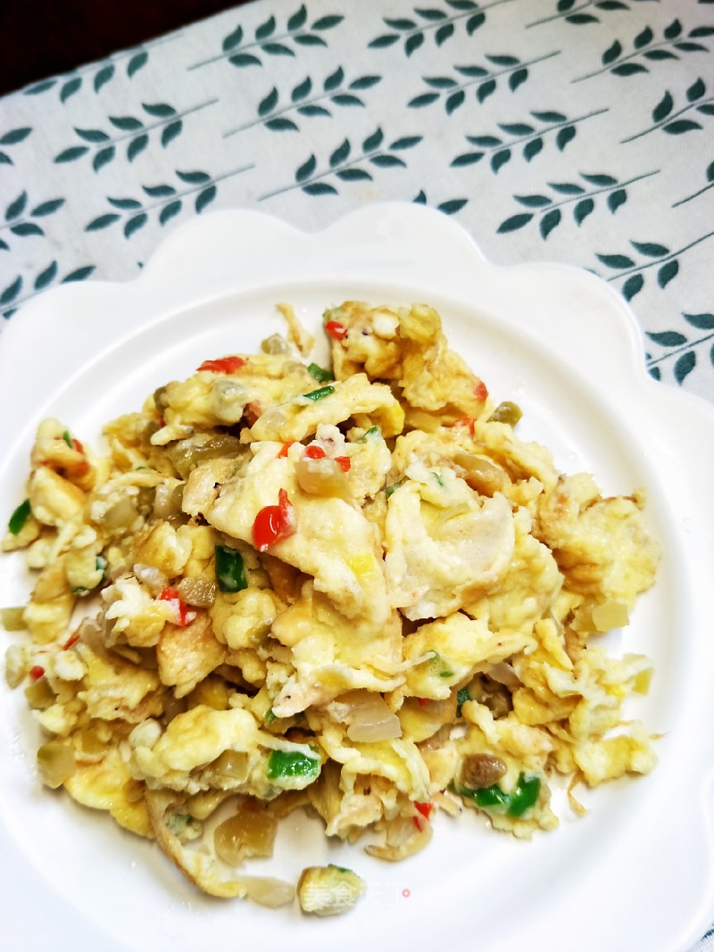 Scrambled Eggs with Mustard and Shrimp Skins