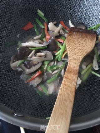 "kaishou Vegetarian" Stir-fried Mushrooms with Leek recipe