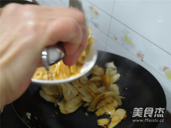 Sour Bamboo Shoots Beef recipe