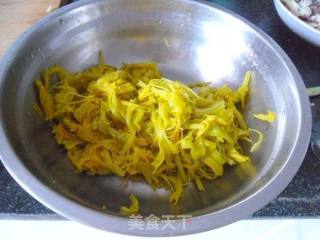 Garlic Pepper Mixed with Yellow Flowers recipe