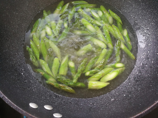 Stir-fried Asparagus with Nut Lily recipe