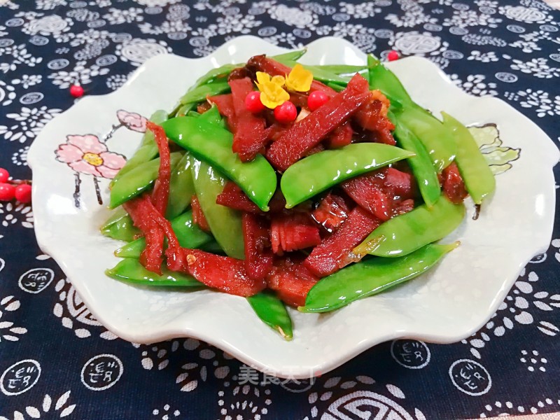 Stir-fried Beef Slices with Dried Snow Beans