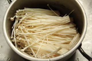 Beef with Sour Soup and Golden Needles recipe