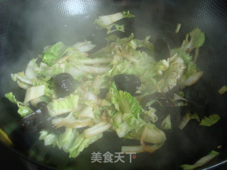 Stir Fried Fungus with Cabbage recipe