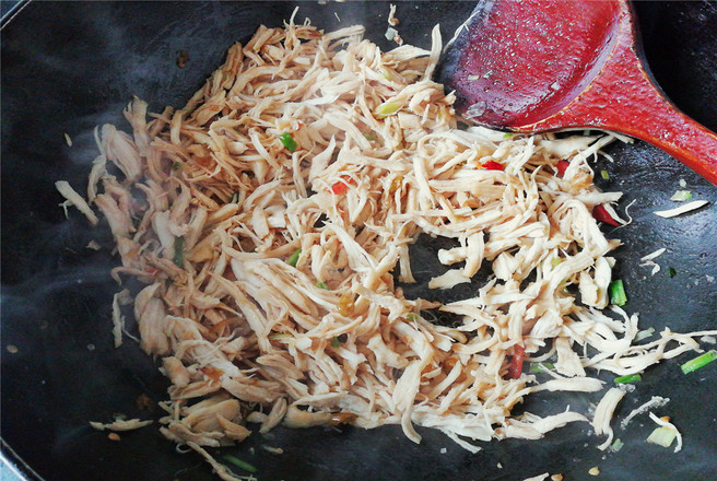 Shredded Chicken with Vine Peppers recipe