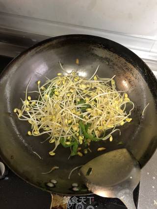 Simple Fried Noodles with Bean Sprouts recipe