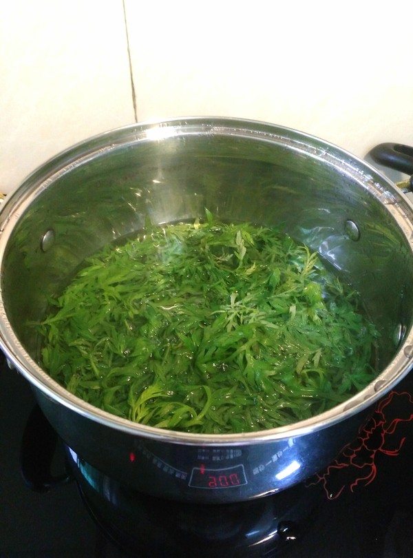 Salty Glutinous Rice Balls with Chinese Mugwort Leaves recipe