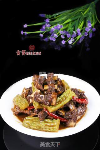 Summer Delicacy [tender Steak Ribs and Grilled Bitter Gourd] recipe