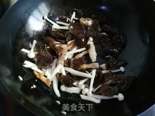 Grilled Cucumber Flower with Seafood, Black Fungus and Mushroom recipe