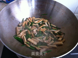 Stir-fried Leek Stem with Pleurotus Eryngii recipe