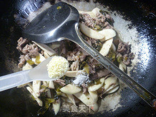 Fried Beef Slices with Sauerkraut and White Rice recipe