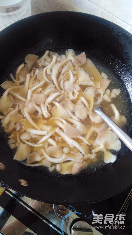 Xiuzhen Mushroom and Green Vegetable Soup with Minced Meat recipe