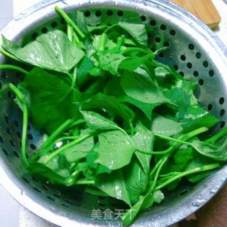 Sweet Potato Sprouts Mixed with Kimchi Water recipe