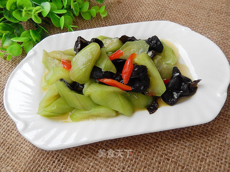 Stir-fried Loofah with Black Fungus recipe