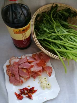 Stir-fried Chrysanthemum with Bacon recipe
