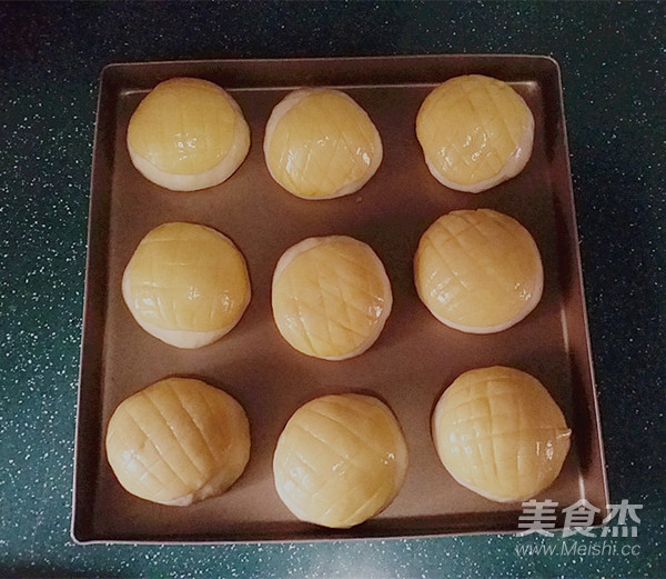 Honey Bean Pineapple Bun recipe