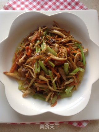 [meat Stir-fried Celery with Pleurotus Eryngii]------home-style Stir-fry is Not Usual recipe