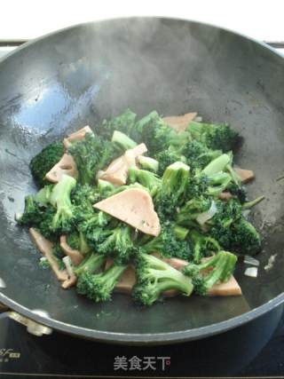 Stir-fried Ham with Broccoli recipe