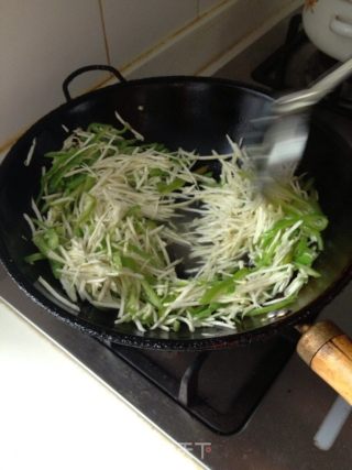 Shredded Pork with Zizania and Green Pepper recipe