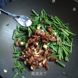 Stir-fried Beef with Wild Celery recipe