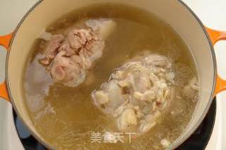Braised Sauerkraut with Bone Bone recipe