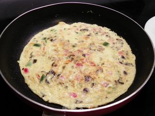 Golden Ham and Vegetable Pepper Omelette recipe