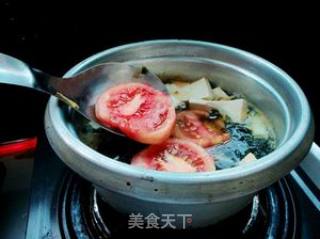 Tomato Tofu Seaweed Soup recipe