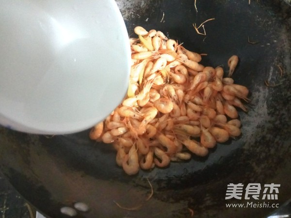 Stir-fried Small River Prawns recipe