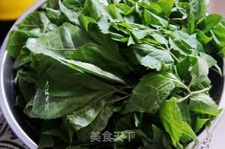 Stir-fried Tenderloin with Acanthopanax Leaves recipe